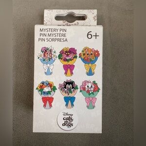 Disney Cats & Dogs Mystery Pin 🌸 Sealed Bouquet Series